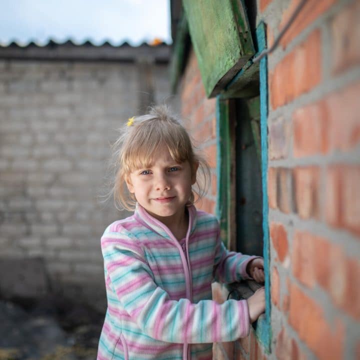 Ukraine : Vika, 6 ans, « je n'ai connu que les bombardements depuis que je  suis née »