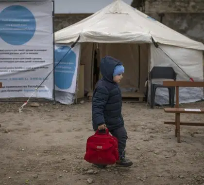 Ukraine : les enfants fuyant le conflit  exposés à la traite et l’exploitation