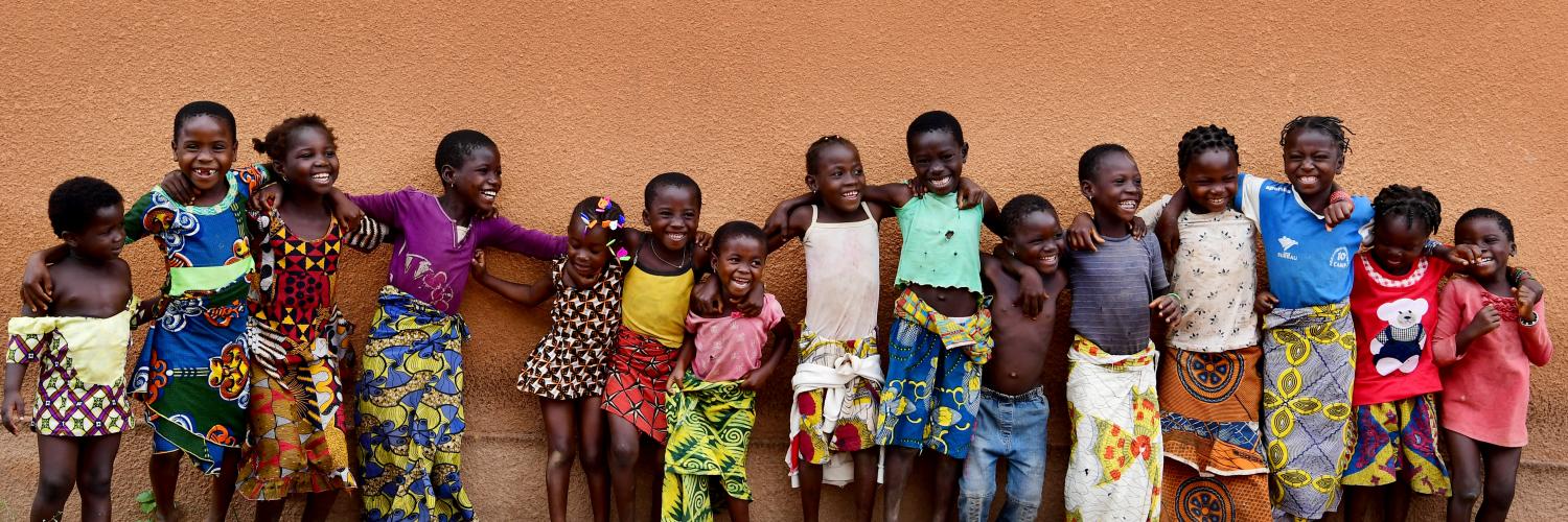 Set 8 cartes de voeux Unicef cerf & sapins FR – Oxfam Magasins du Monde