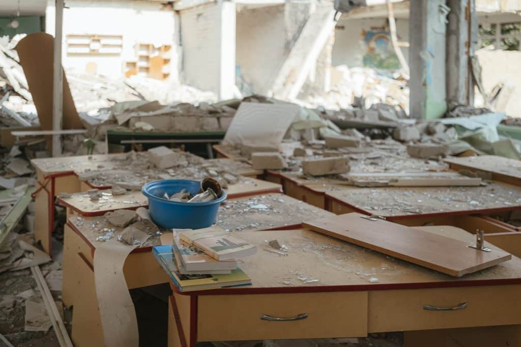 Le 22 mai 2024, 2 roquettes ont été tirées sur une école maternelle à Chuhuiv en Ukraine. © UNICEF/UNI614781/Pashkina