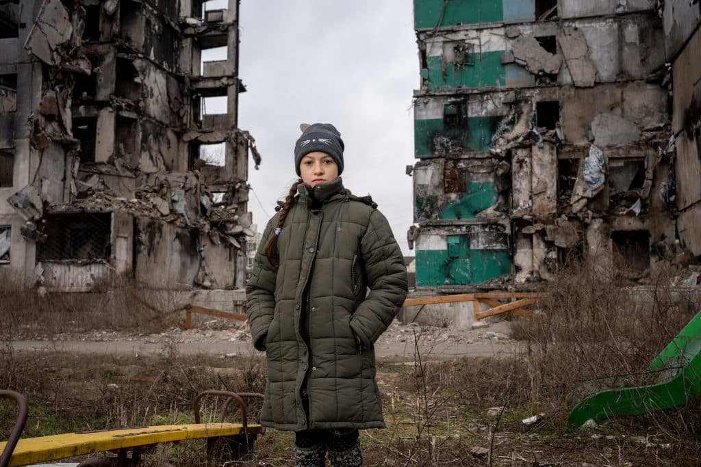 Enfant ruines guerre Ukraine