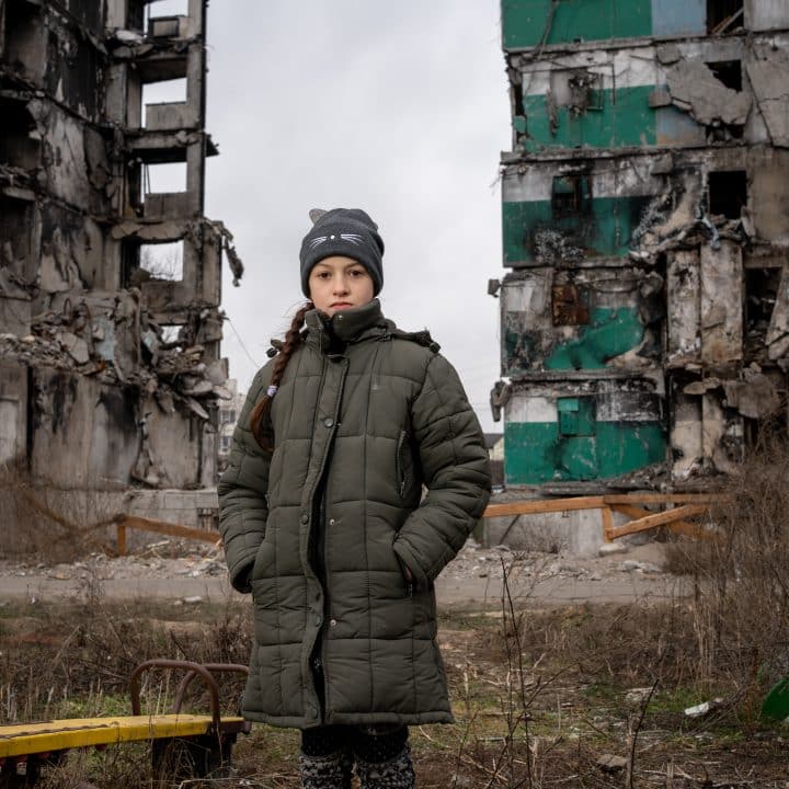 Enfant ruines guerre Ukraine