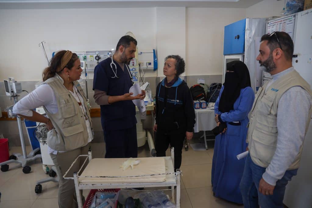 Le 5 mars 2024, dans l'État de Palestine, l'UNICEF et ses partenaires ont livré 23 couveuses aux hôpitaux de Rafah, au sud de la bande de Gaza. © UNICEF/UNI531342/El Baba