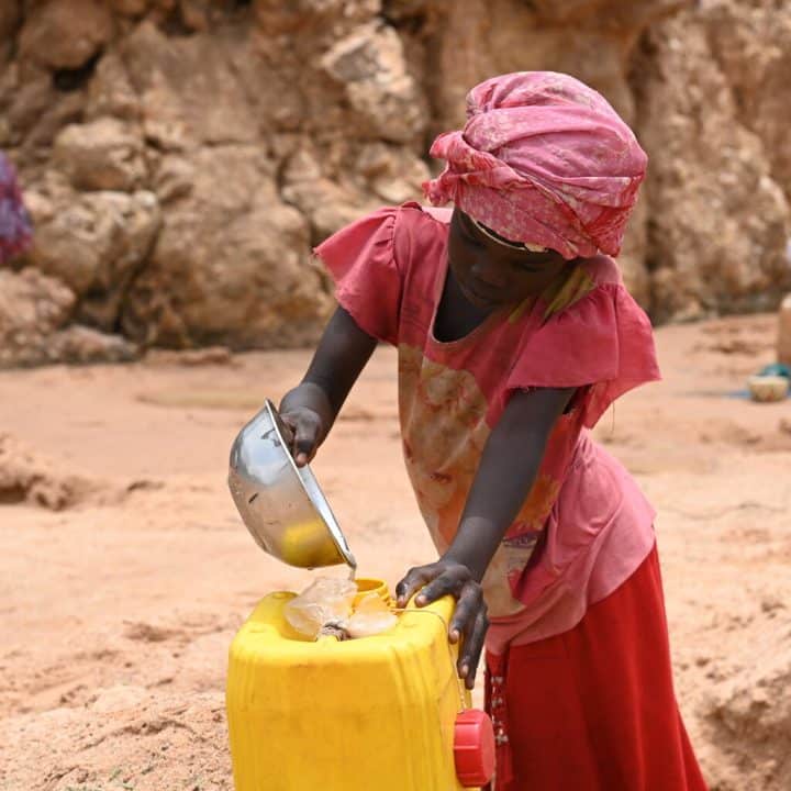 fillette Tchad Soudan réfugié eau