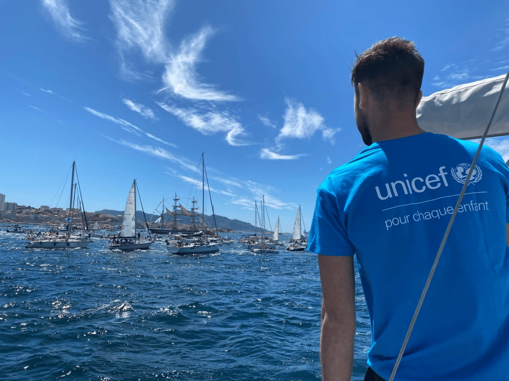 Le 8 mai 2024, les équipes et bénévoles de l'UNICEF France étaient mobilisés pour l'arrivée de la flamme olympique à Marseille © UNICEF/France