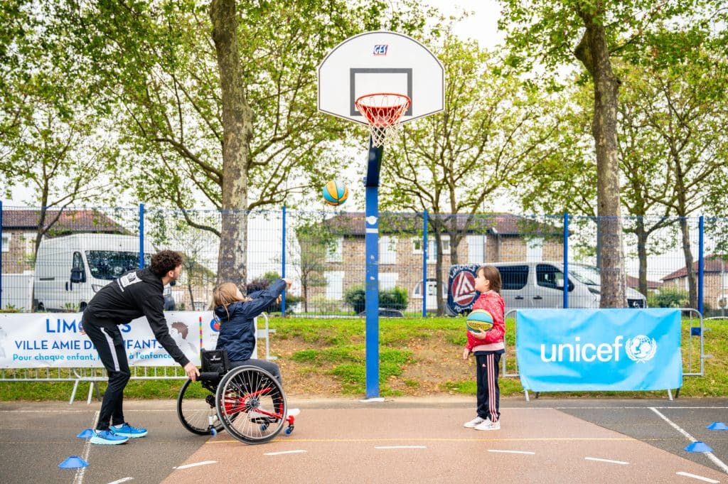 L’édition d’UNIday 2024 profite de l’accueil des Jeux olympiques et paralympiques pour mobiliser les enfants et les jeunes autour du sport. © UNICEF France/Lea Schneider