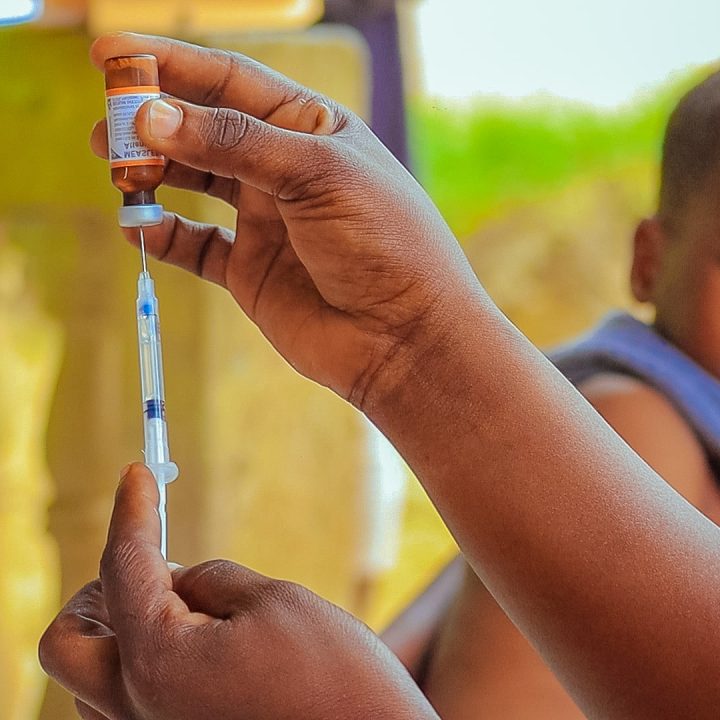 Au Gabon, une campagne de vaccination pour augmenter le taux de couverture vaccinale et rattraper les enfants de moins de cinq ans non vaccinés a été organisée © UNICEF/UNI413615/Mavoungou.
