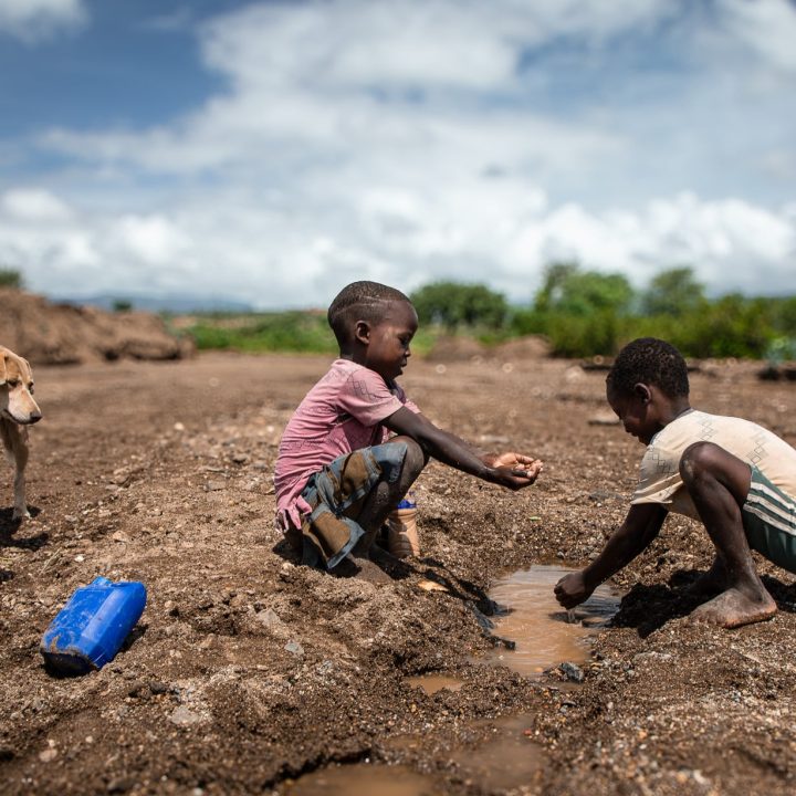 sècheresses enfants manque d'eau