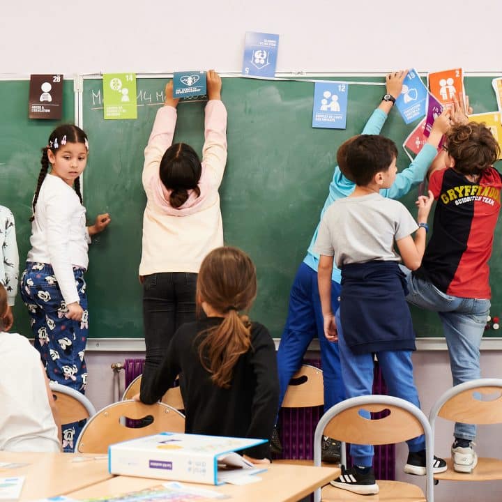 Le 14 mai 2024 à Marseille, les équipes de l'UNICEF France visitent une école du programme Ecole amie des droits de l'enfant. © Anne-Sophie Nival