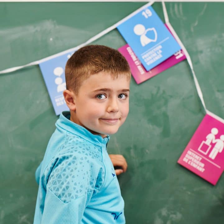 Le 14 mai 2024 à Marseille, les équipes de l'UNICEF France visitent une école du programme Ecole amie des droits de l'enfant. © Anne-Sophie Nival