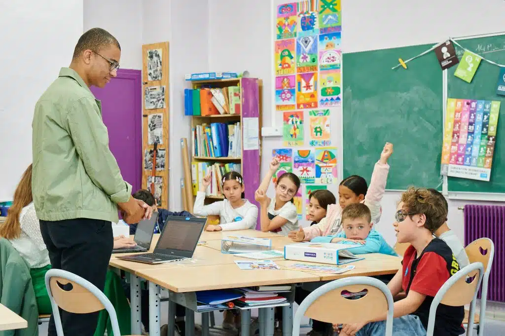 Le 14 mai 2024 à Marseille, les équipes de l'UNICEF France visitent une école du programme Ecole amie des droits de l'enfant. © Anne-Sophie Nival