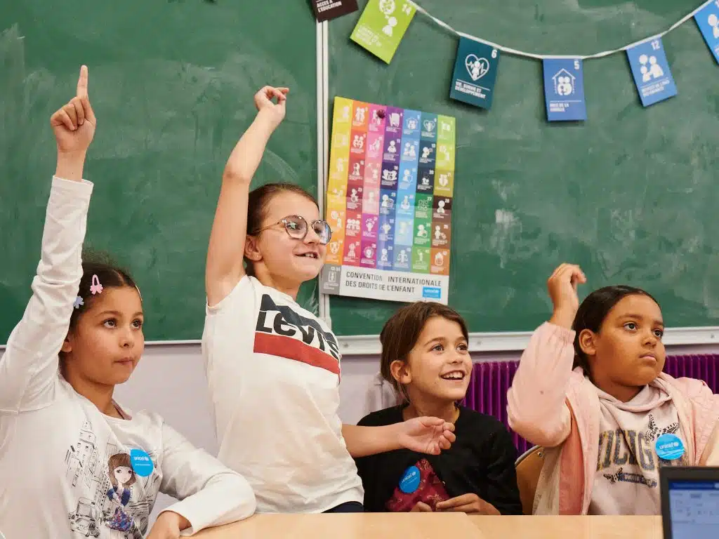 Le 14 mai 2024 à Marseille, les équipes de l'UNICEF France visitent une école du programme Ecole amie des droits de l'enfant. © Anne-Sophie Nival