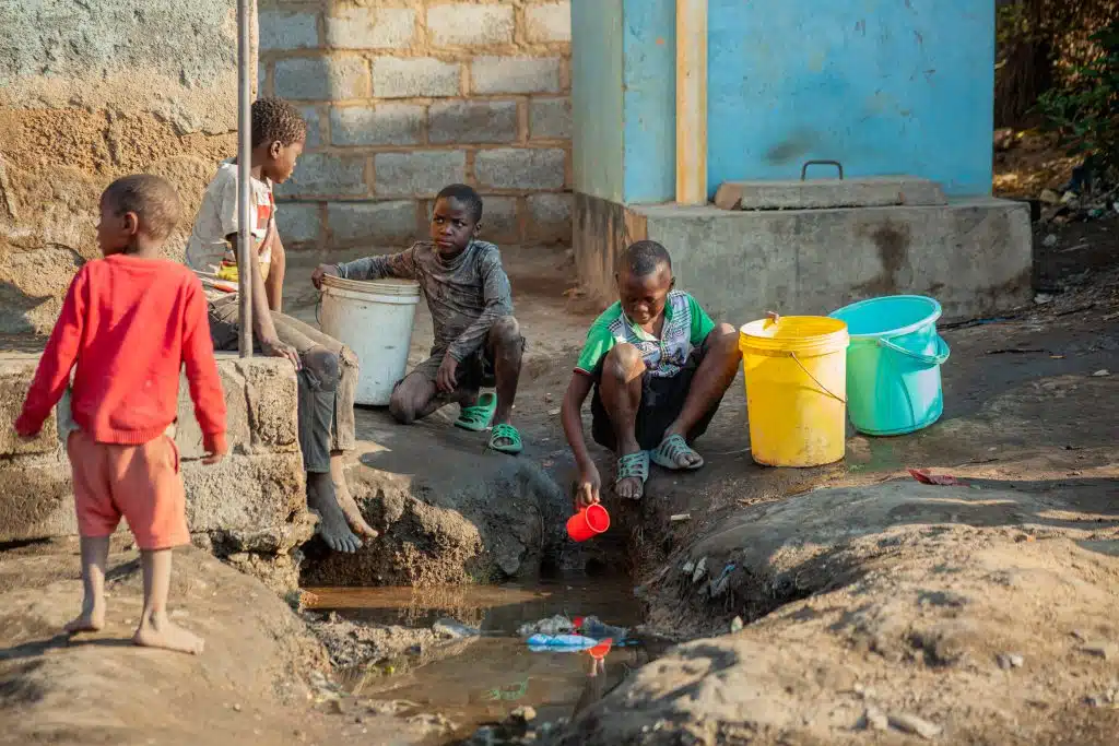 En Zambie, dans les 84 districts touchés par la sécheresse, près de 52 000 enfants de moins de cinq ans risquent de souffrir d'émaciation sévère - la forme la plus mortelle de malnutrition - si des mesures préventives urgentes ne sont pas mises en place. © UNICEF/UNI598555/Sampa