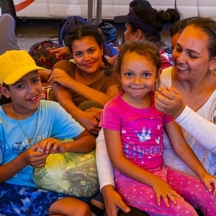 Des enfants et des familles de migrants, traversent le pays à la recherche de meilleures opportunités. © UNICEF/UNI452429/Izquierdo