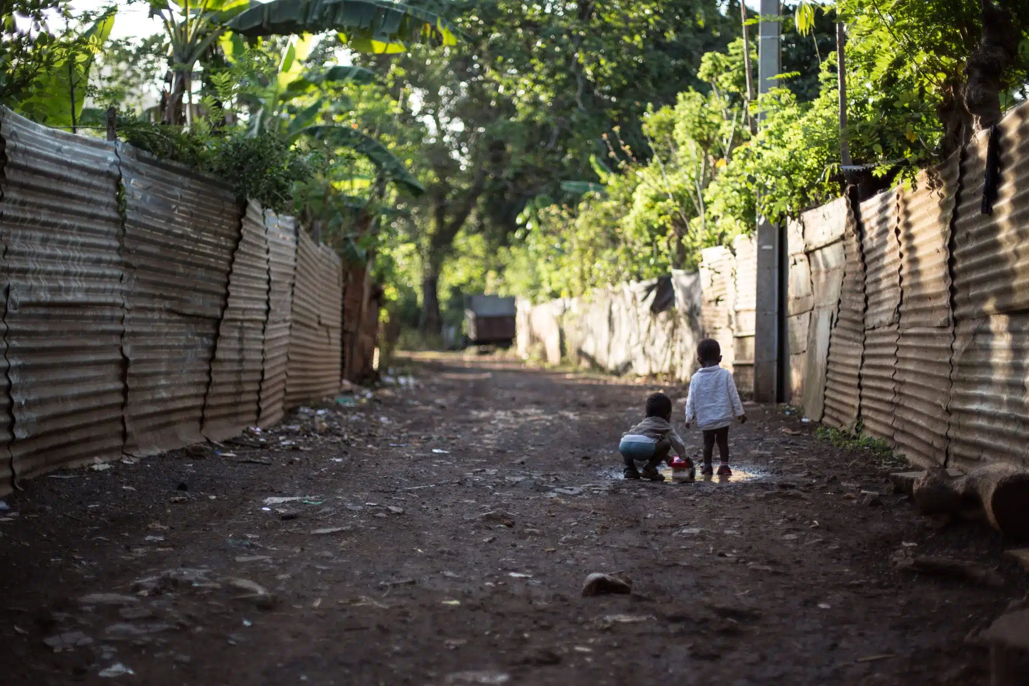 Photo montrant deux enfants à Mayotte. © AFP