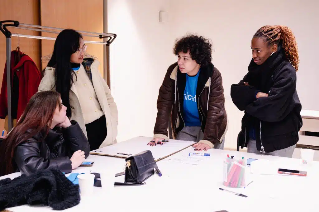 Formation des volontaires en service civique au sein de l'UNICEF France. ©UNICEF France