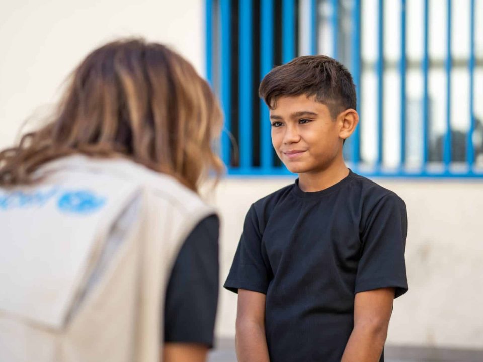 Mohammad a 13 ans. Sa maison lui manque et il espère que la guerre prendra fin pour qu'il puisse retourner à l'école. © UNICEF/UNI655518/Choufany