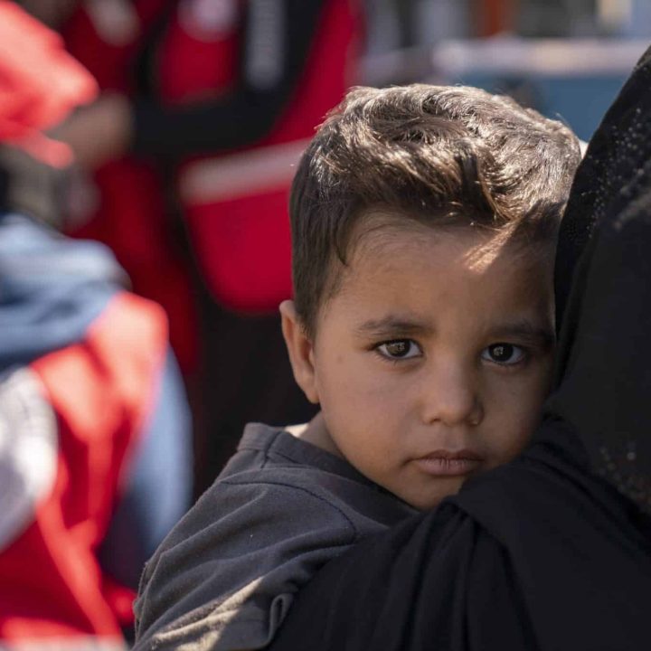 La famille d'Abdulla, 2 ans, a fui la guerre au Liban et est arrivée à la frontière syrienne à Jdeidet Yabous, dans la région rurale de Damas, en Syrie, le 5 octobre 2024.© UNICEF/UNI658548/Al-Asadi