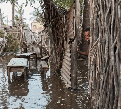 Crises climatiques extrêmes, mutations démographiques, inégalités liées aux avancées technologiques… en 2050, les enfants feront face à un avenir complexe