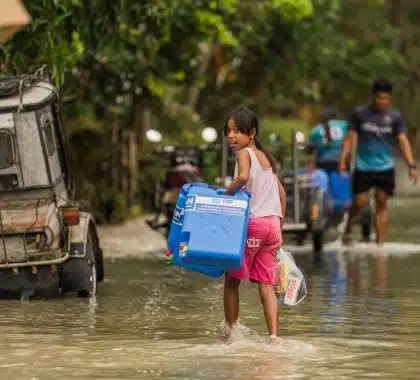 Typhons Kristine et Leon : l’UNICEF vient en aide aux familles et enfants affectés