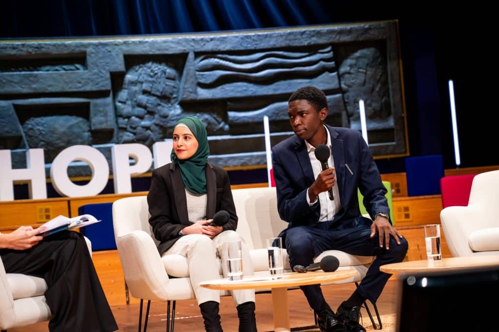 Muzoon Almellehan, Ambassadrice de bonne volonté de l'UNICEF et Nkosilathi Nyathi, Jeune Défenseur du Climat pour l'UNICEF, ont pris la parole lors du Forum 