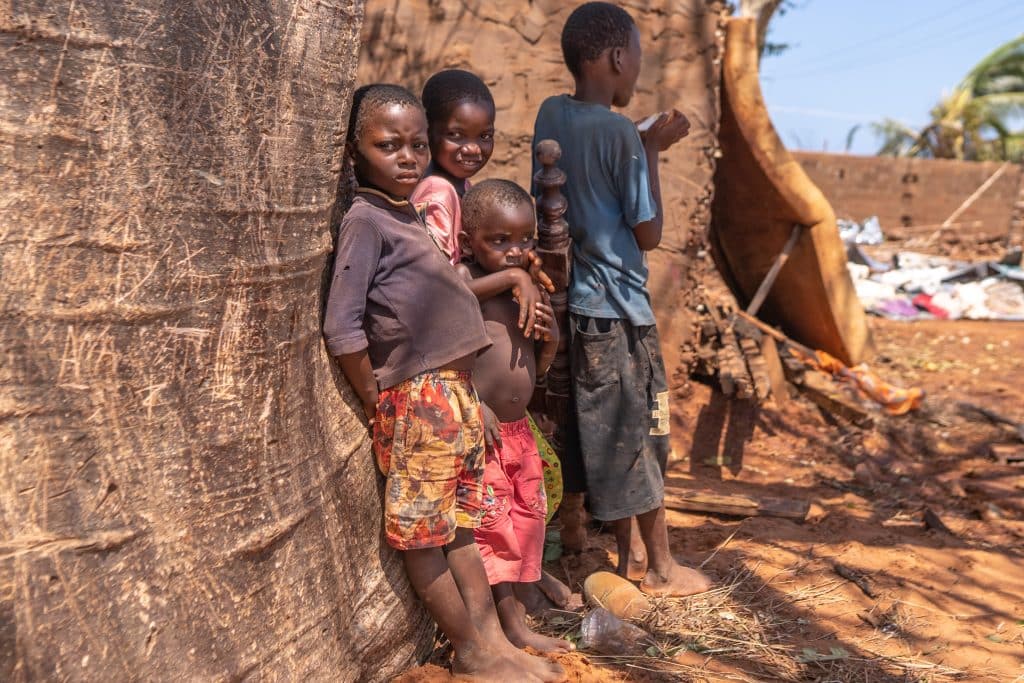 Le 15 décembre 2024, le Mozambique a été frappé par le cyclone tropical Chido. Maisons, écoles, infrastructures électriques et autres infrastructures essentielles ont été endommagées. © UNICEF/UNI704840